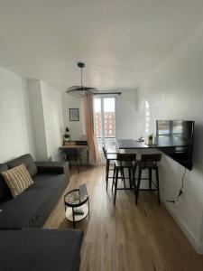 Гостиная зона в Charmant appartement proche Paris et Stade de France ! +19 фотографий