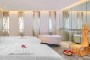 Koupelna v ubytování Le Meridien Mahabaleshwar Resort & Spa