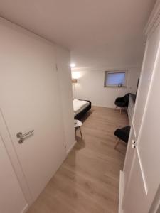Fotografie z fotogalerie ubytování Zimmer im Souterrain mit eigenem Bad v destinaci Celle