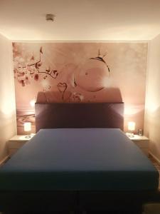 a bedroom with a bed and two lamps on two tables at CrisAnd 4 Brockenblick in Altenau