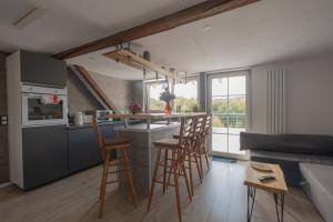 a kitchen and living room with a bar and a couch at Ferienwohnung Pfaffentalblick in Zella-Mehlis