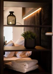Ein Bett oder Betten in einem Zimmer der Unterkunft YokoLou - Design-Apartments