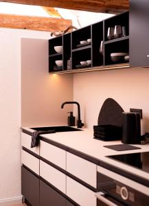 Küche/Küchenzeile in der Unterkunft YokoLou - Design-Apartments
