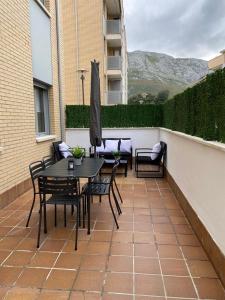 Balkón nebo terasa v ubytování Ubena Apartamento con piscina Playa 3 km VUT-4606-AS