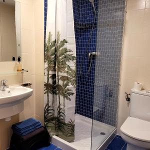a bathroom with a shower with a toilet and a sink at Entre el mar y PortAventura 2 in Salou