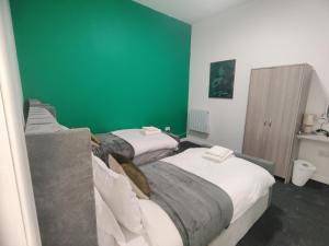 Katil atau katil-katil dalam bilik di Adorable 2BR Apartment in The Rock Bury