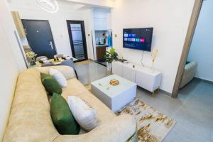 Μια τηλεόραση ή/και κέντρο ψυχαγωγίας στο Luxury 1bdrm with an extra room Valley heights Kilimani