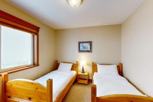 Ένα ή περισσότερα κρεβάτια σε δωμάτιο στο Tree Tops 10