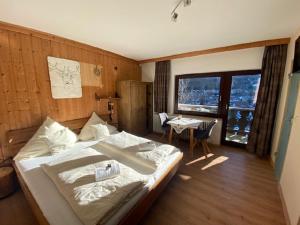 Postel nebo postele na pokoji v ubytování Alpenappartements Schwalbennestl