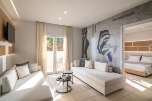 Posteľ alebo postele v izbe v ubytovaní Filia Luxury Suites + 28 fotografií