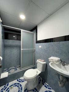 Vannas istaba naktsmītnē Travel Apartment 2 bedroom 1 bathroom