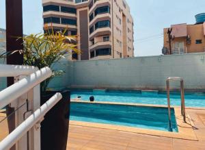 a swimming pool on the side of a building at Everest Flat Service - Apartamento 301 in Caldas Novas