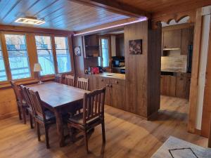 Η κουζίνα ή μικρή κουζίνα στο Chalet Diablerets