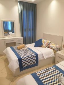 A bed or beds in a room at Sharm Hills