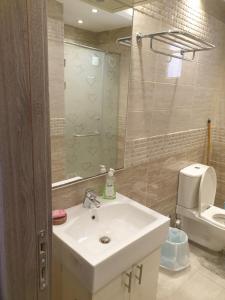 A bathroom at Sharm Hills