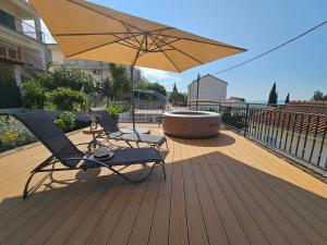 Balkón nebo terasa v ubytování Paradiso Apartment with Private Jacuzzi and Terrace
