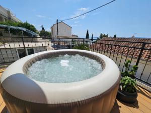 Fotografie z fotogalerie ubytování Paradiso Apartment with Private Jacuzzi and Terrace v Trogiru