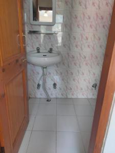 Phòng tắm tại ROOP MOUNTAIN HOMESTAY