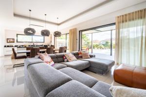 Χώρος καθιστικού στο Villa Alicia