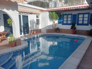 een zwembad voor een huis bij Beautiful Holiday Villa with heated private pool, Los Cristianos in Los Cristianos