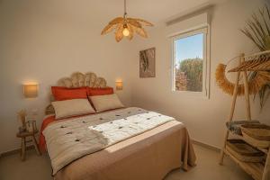 a bedroom with a large bed and a window at Logement vue mer splendide - situé à 50 mètres du bord de mer et 2 minutes des plages - Bandolina in Bandol