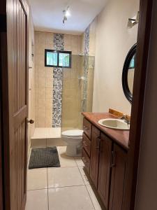 Koupelna v ubytování Hidden Paradise Tennis and Pickleball Getaway