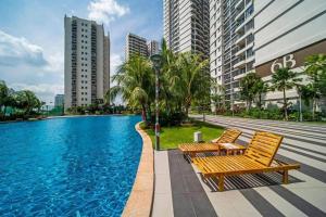 Bazén v ubytování 海景套房 3房3厕 可8-12人Danga Bay Country Garden YI JIA名宿 nebo v jeho okolí