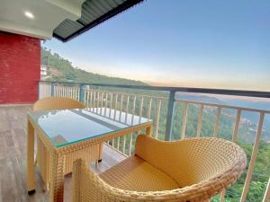 En balkon eller terrasse på The Walnut Homestay I Kasauli I Perfect Stay