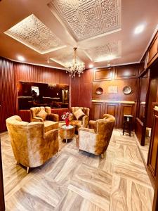 Χώρος καθιστικού στο Walisons Hotel