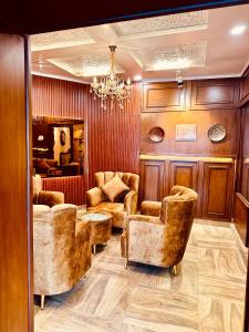 Χώρος καθιστικού στο Walisons Hotel