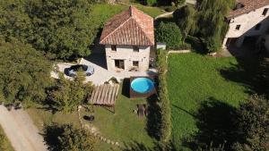 Bazén v ubytování Spacious Langhe Vacation Family House With Large Garden - Nocciolina nebo v jeho okolí + 70 fotografií
