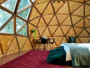 a room with a bed in a yurt at Miradomos Glamping Rural in Lodares de Osma