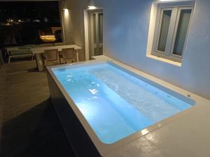 Gallery image of Bliss Holidays Spot in Fira