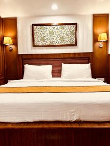 Ένα ή περισσότερα κρεβάτια σε δωμάτιο στο Walisons Hotel