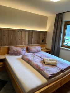 a large bed in a bedroom with at Apartment Bischofer in Aschau