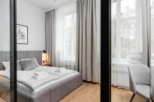 Posteľ alebo postele v izbe v ubytovaní Modern Centrally Located Apartments - by Upstairs
