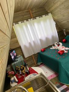 an overhead view of a bedroom in a house at Sítio flor da montanha in São Bento do Sapucaí