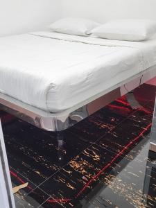 Llit o llits en una habitació de PATONG TOWER ROYAL FAMILY pta 2025