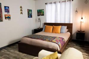 Postel nebo postele na pokoji v ubytování Starry Night Inn