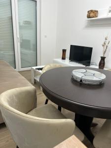 TV a/nebo společenská místnost v ubytování Apartmani Povlen 52