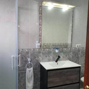 a bathroom with a sink and a mirror at Apartamento en San José - Rinconada II in San José de la Rinconada