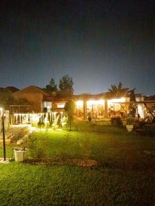 una casa con luces en el patio por la noche en MANOVA BOUTIQUE HOTEL KIGALI, en Kigali