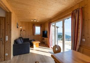 TV a/nebo společenská místnost v ubytování 1A Chalet Eck - Wandern, Grillen, Panorama Sauna!