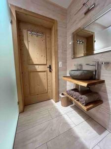 Afbeelding uit fotogalerij van Chalet Riedhuus in Selfranga