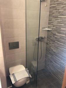 Koupelna v ubytování Babis Hotel + 37 fotografií