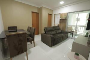 Apartamento Luxuoso à 2km da Litorânea的休息区
