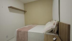 Apartamento Luxuoso à 2km da Litorânea客房内的一张或多张床位