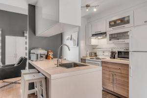 A kitchen or kitchenette at Initial / Renard / MSA