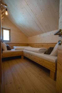 Katil atau katil-katil dalam bilik di HOCHoben Chalets & Mobilhomes