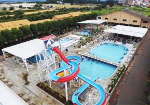 an overhead view of a pool with a water slide at Caldas Novas DiRoma Fiori in Caldas Novas